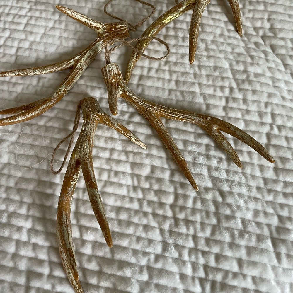 LOT OF 4 RESIN SHATTER PROOF DEER ANTLERS APPROX 9" - Picture 3 of 10